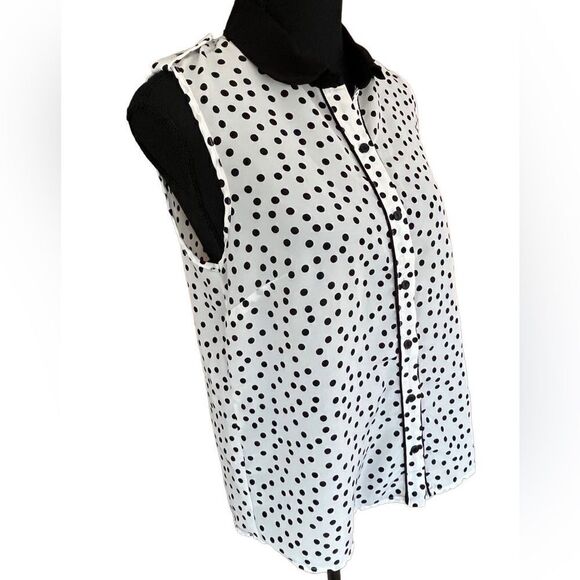 𝅺Forever 21 sleeveless button front polka dot top, size S. - Picture 6 of 7